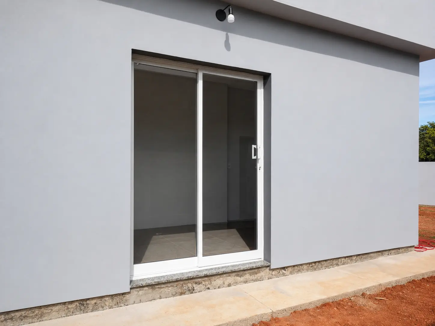 Porta de correr em alumínio e vidro